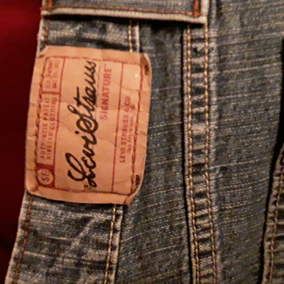 Levis Signature Jeans - Picture 2 of 5